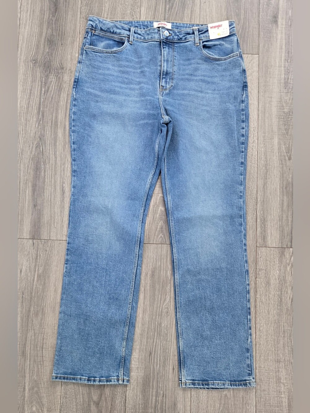 Wrangler Women’s Size 18/34x32 High Rise Straight Leg Jeans Light Wash #573